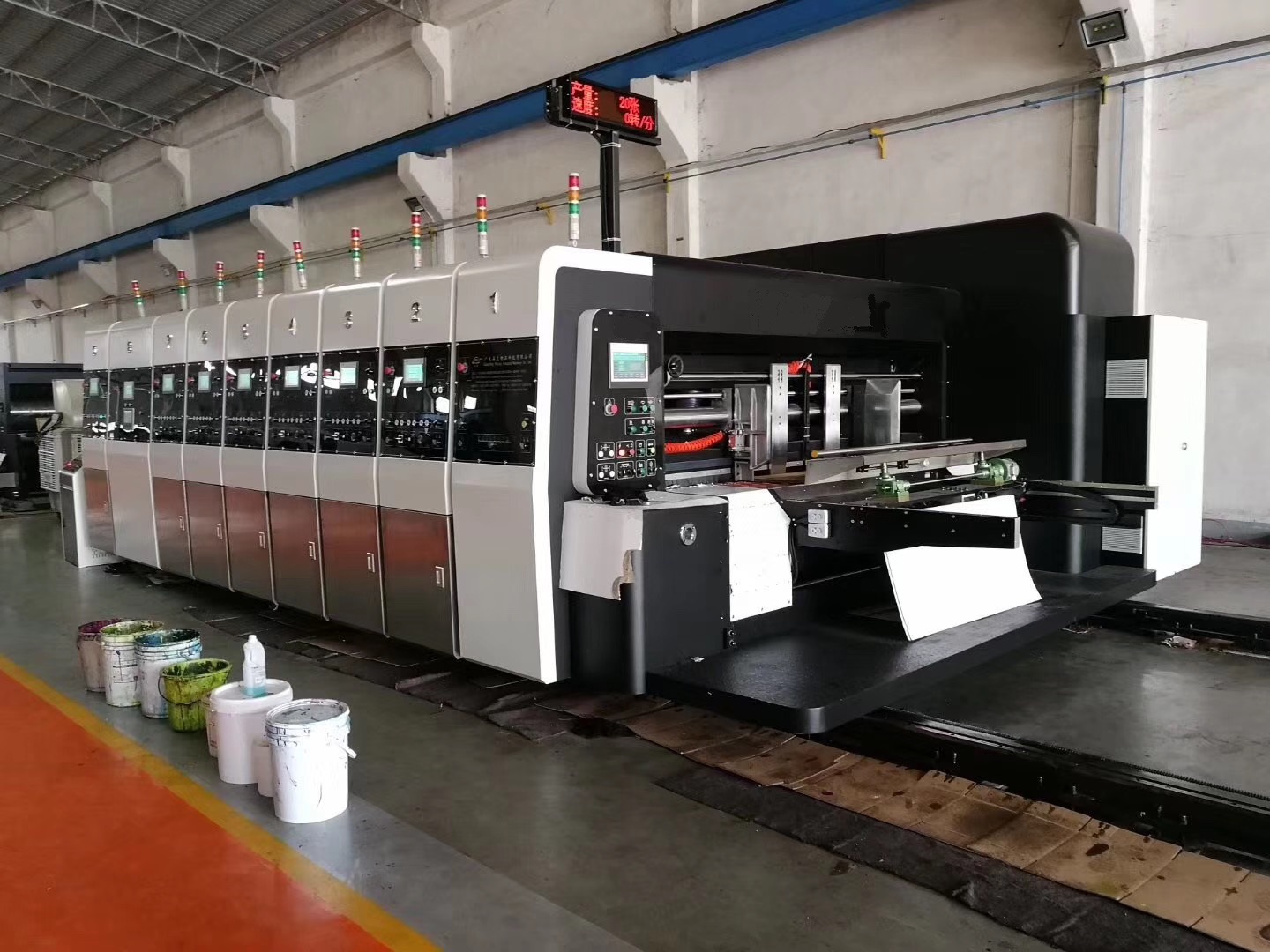 High Graphic Flexo Printer with Varnishing and Dryer Machine